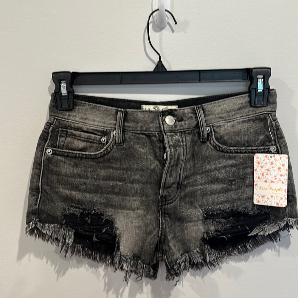 NWT FREE PEOPLE FRAY HEM SHORT  BLACK DENIM